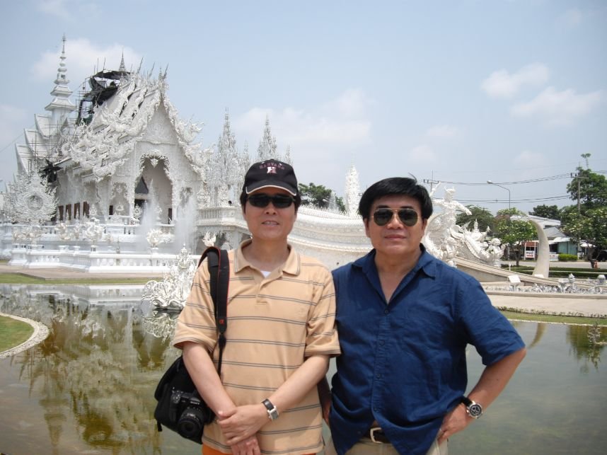 陳文龍與蘇憲法教授合影-2010年4月26日至5月1日  泰國觀光局邀請寫生參訪